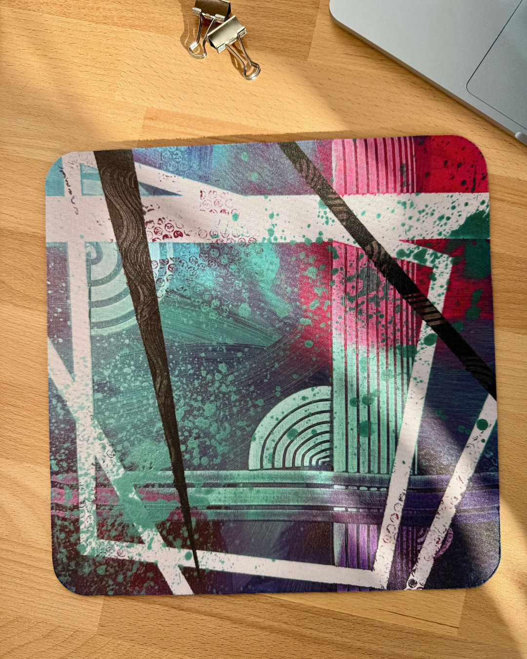 Buntes Mauspad mit abstrakter Kunst in Türkis, Pink und Violett 25x25cm - Janiscolorart