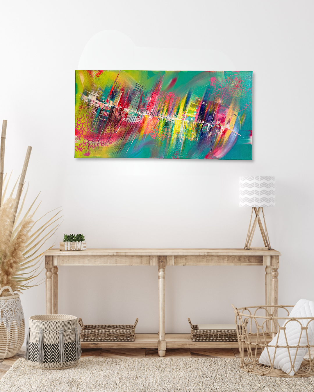 Abstraktes Acrylgemälde im modernen Esszimmer über rundem Holztisch – Wandkunst von Janiscolorart im Modern-Boho-Stil