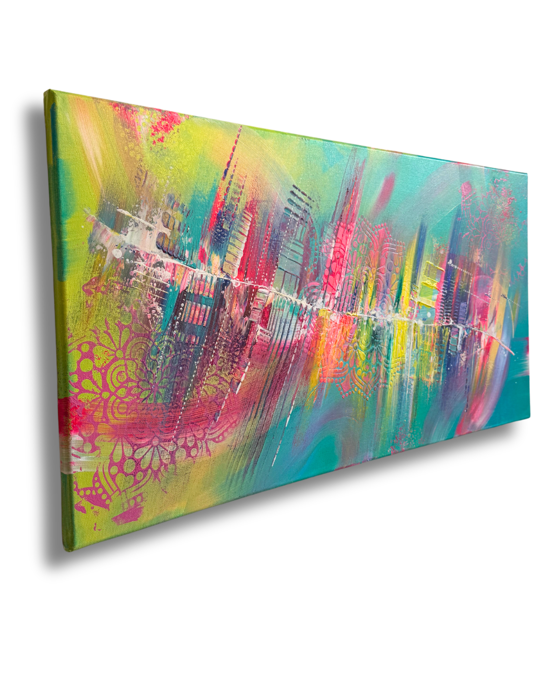 Schrägansicht abstraktes Acrylgemälde in Türkis und Pink – Mandala-Schablone und Mixed-Media-Technik, Original von Janiscolorart