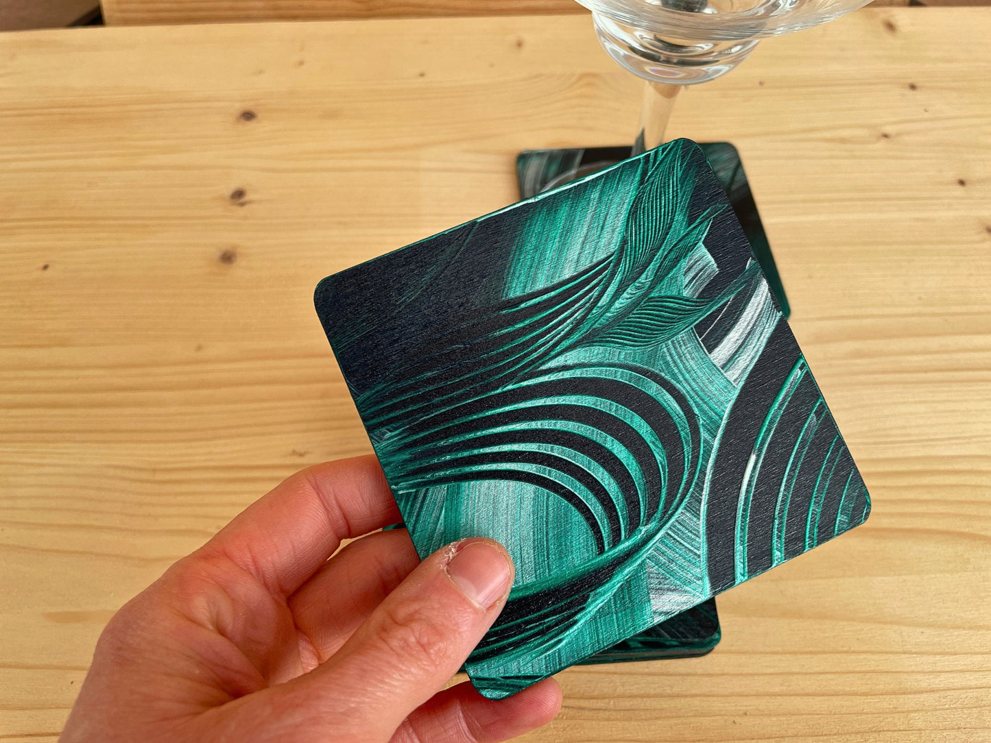 ausgefallene untersetzer für gläser im Set für einen schönen gedeckten Tisch.