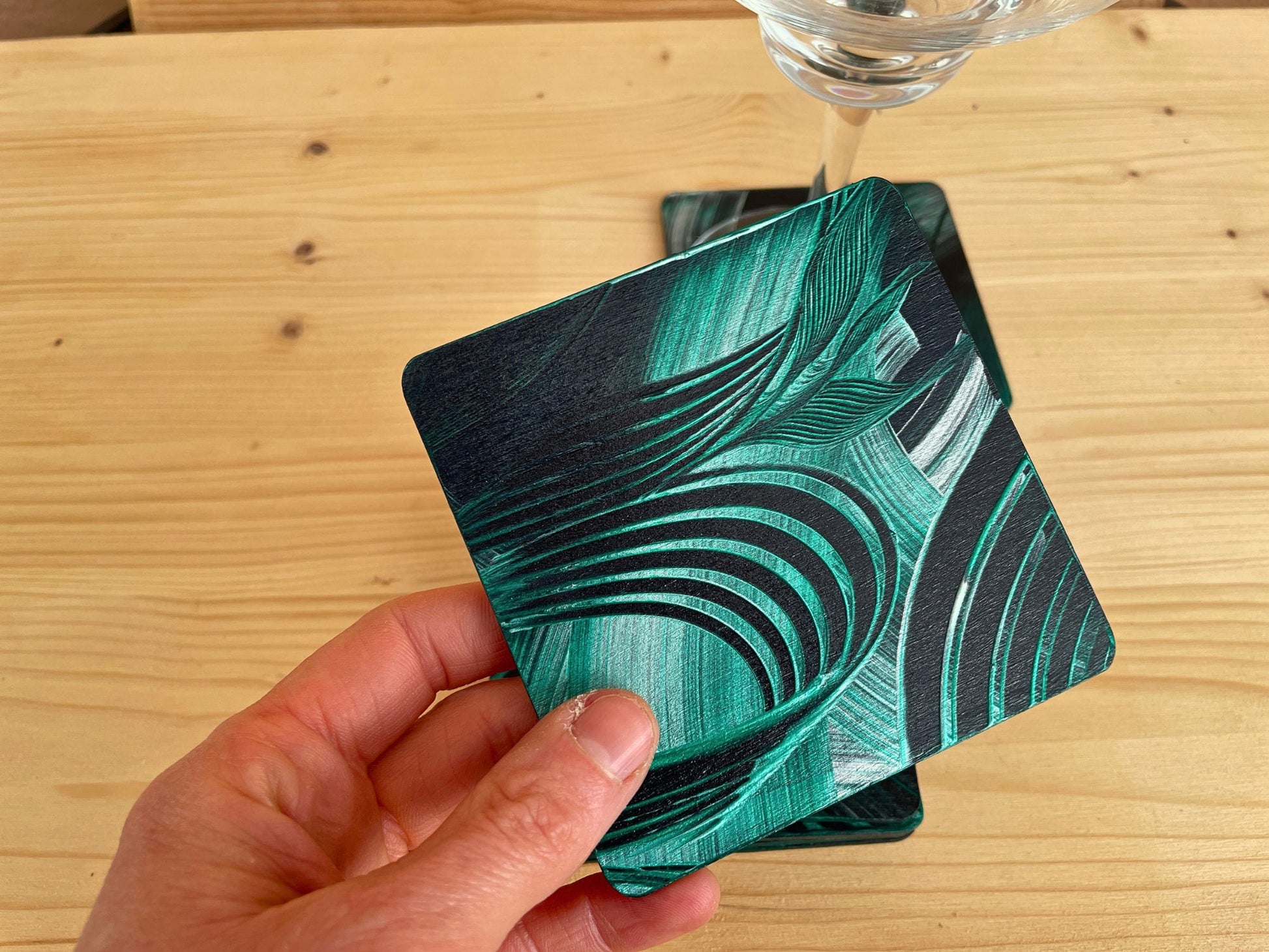 ausgefallene untersetzer für gläser im Set für einen schönen gedeckten Tisch.