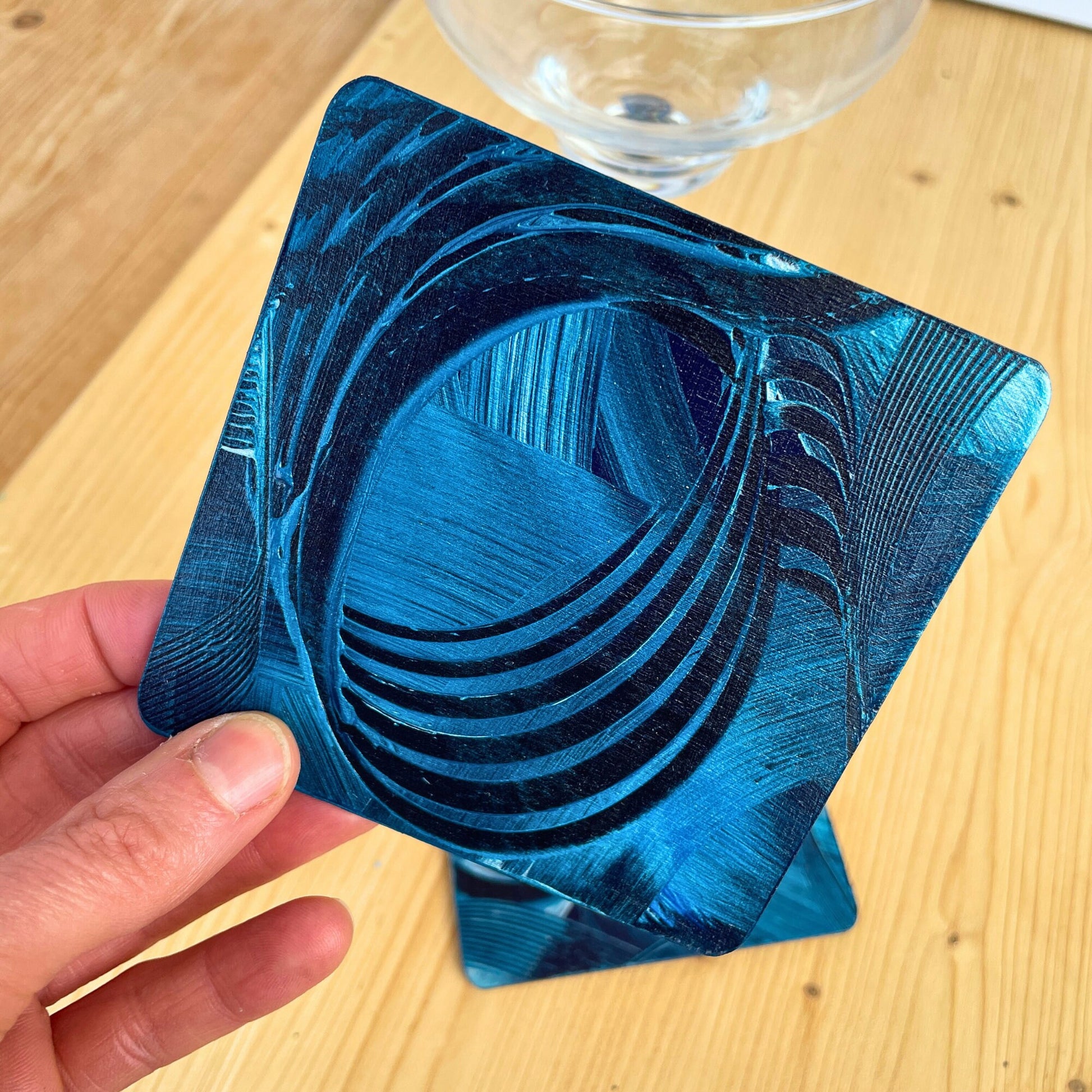 ausgefallene untersetzer für gläser im Set für einen schönen gedeckten Tisch.