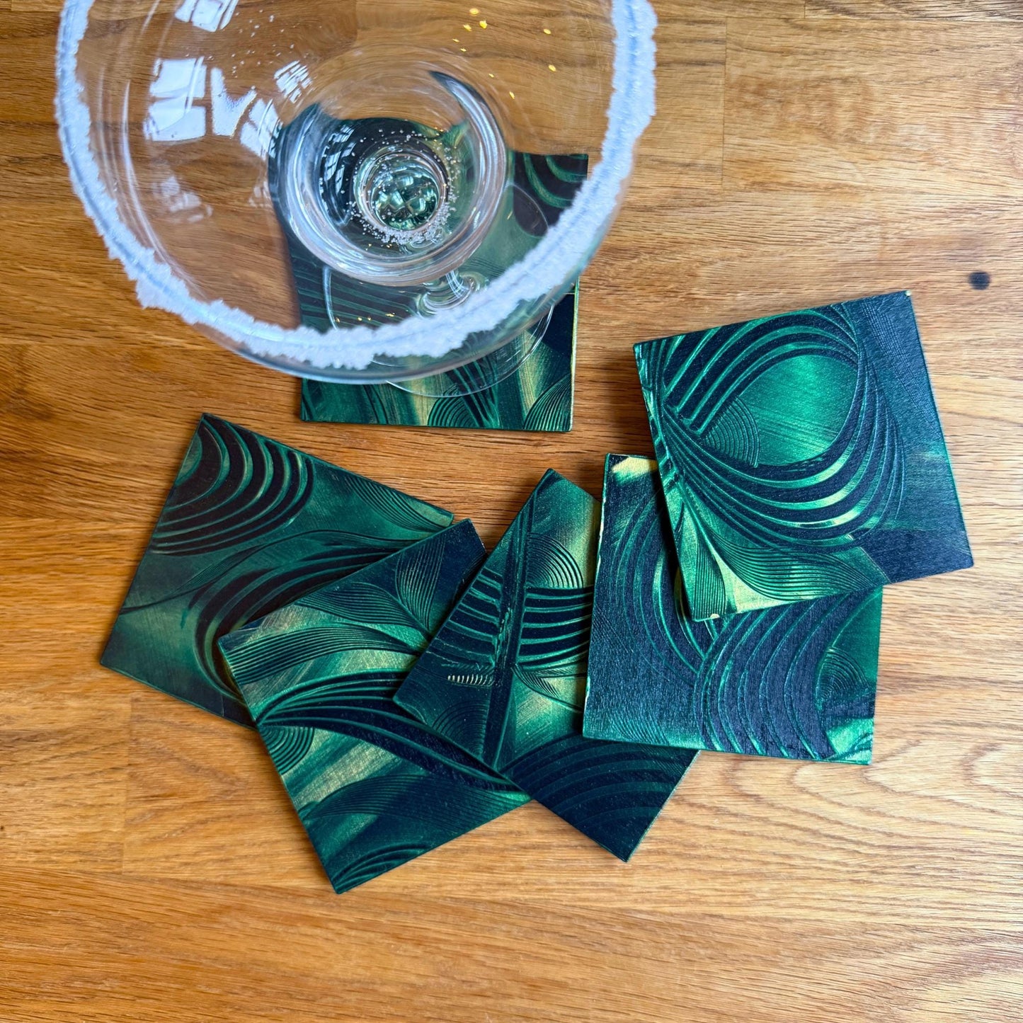 ausgefallene untersetzer für gläser im Set für einen schönen gedeckten Tisch.