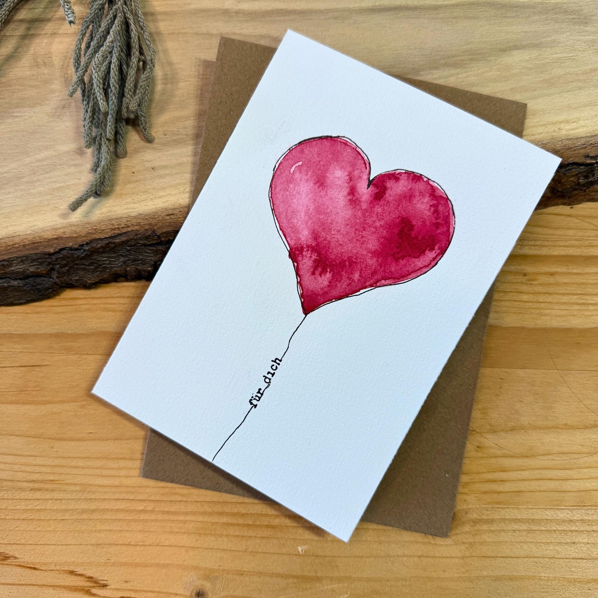 Handgemachte Aquarell Grußkarte Herz. Motiv mit rotem Herz und Spruch "Für Dich". Papeterie als Unikat.