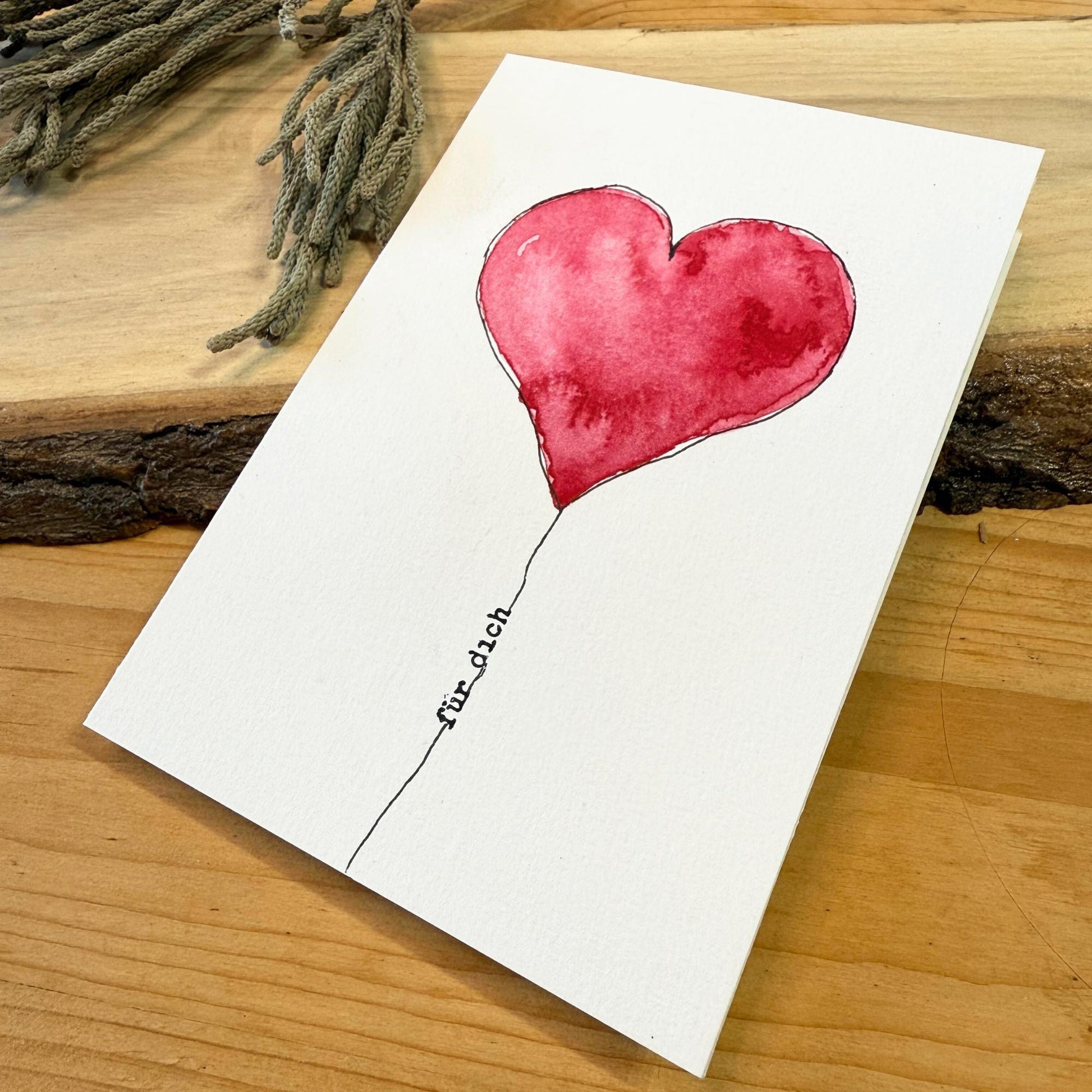 Handgemalte Aquarell Grußkarte Herz. Motiv mit rotem Herz und Spruch "Für Dich". Papeterie als Unikat.