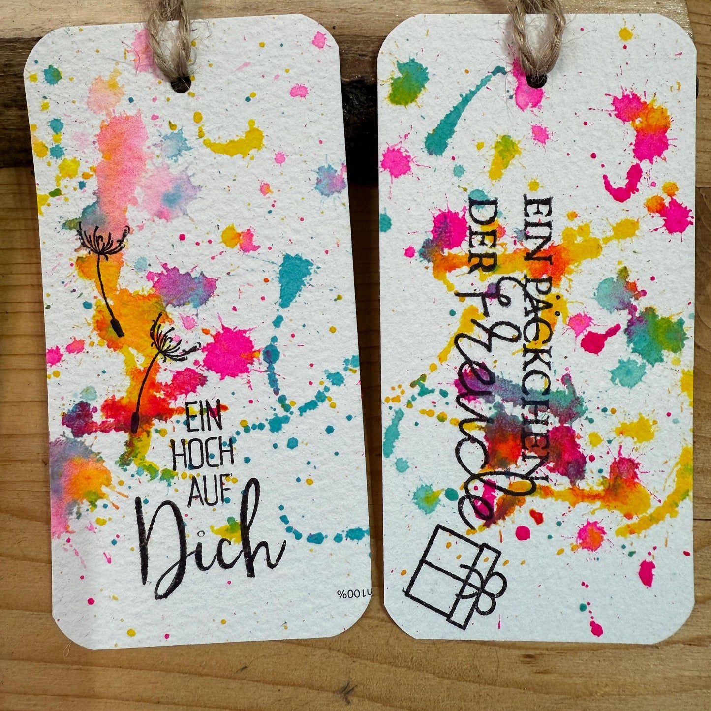 10er Set Handgemachte Geschenkanhänger Bunt. Neonfarbenes Spritzer-Design für Glückwünsche, Geburtstag und alle Anlässe.