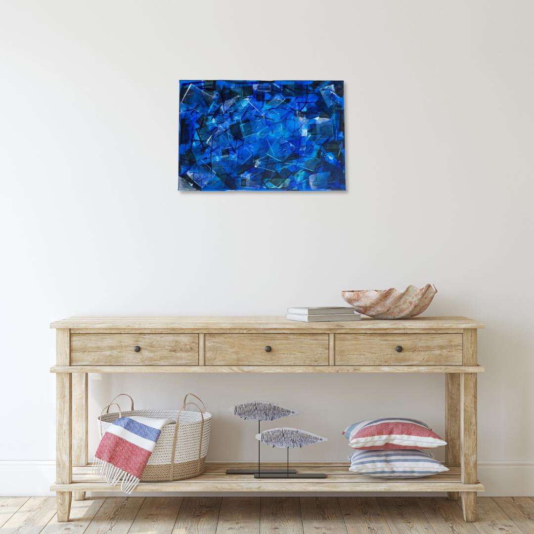 Abstraktes Wandbild in Königsblau. Geometrische, fragmentierte Struktur in tiefen Blautönen. Handgemaltes Unikat.