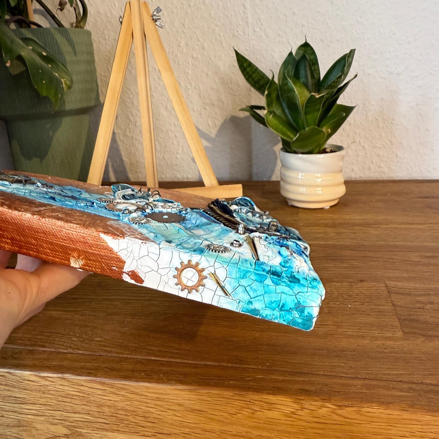 Handgefertigtes Steampunk Herz Gemälde. Mixed Media Unikat mit Zahnrädern, Reißverschluss und Upcycling Elementen in Blau Kupfer.