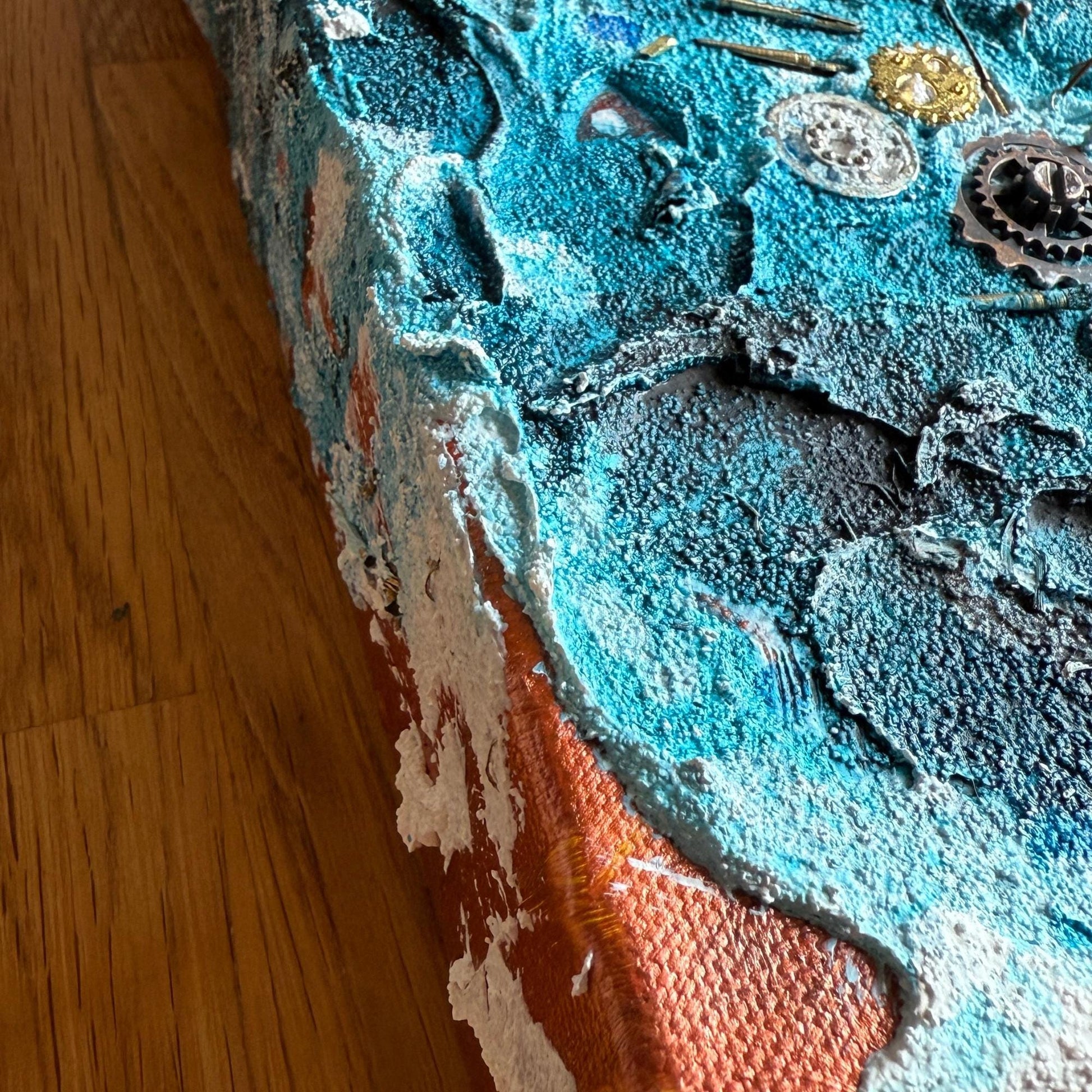 Steampunk Mixed Media Unikat quadratisch. Strukturierte Leinwand mit Zahnrädern, Reißverschluss und Upcycling Elementen.