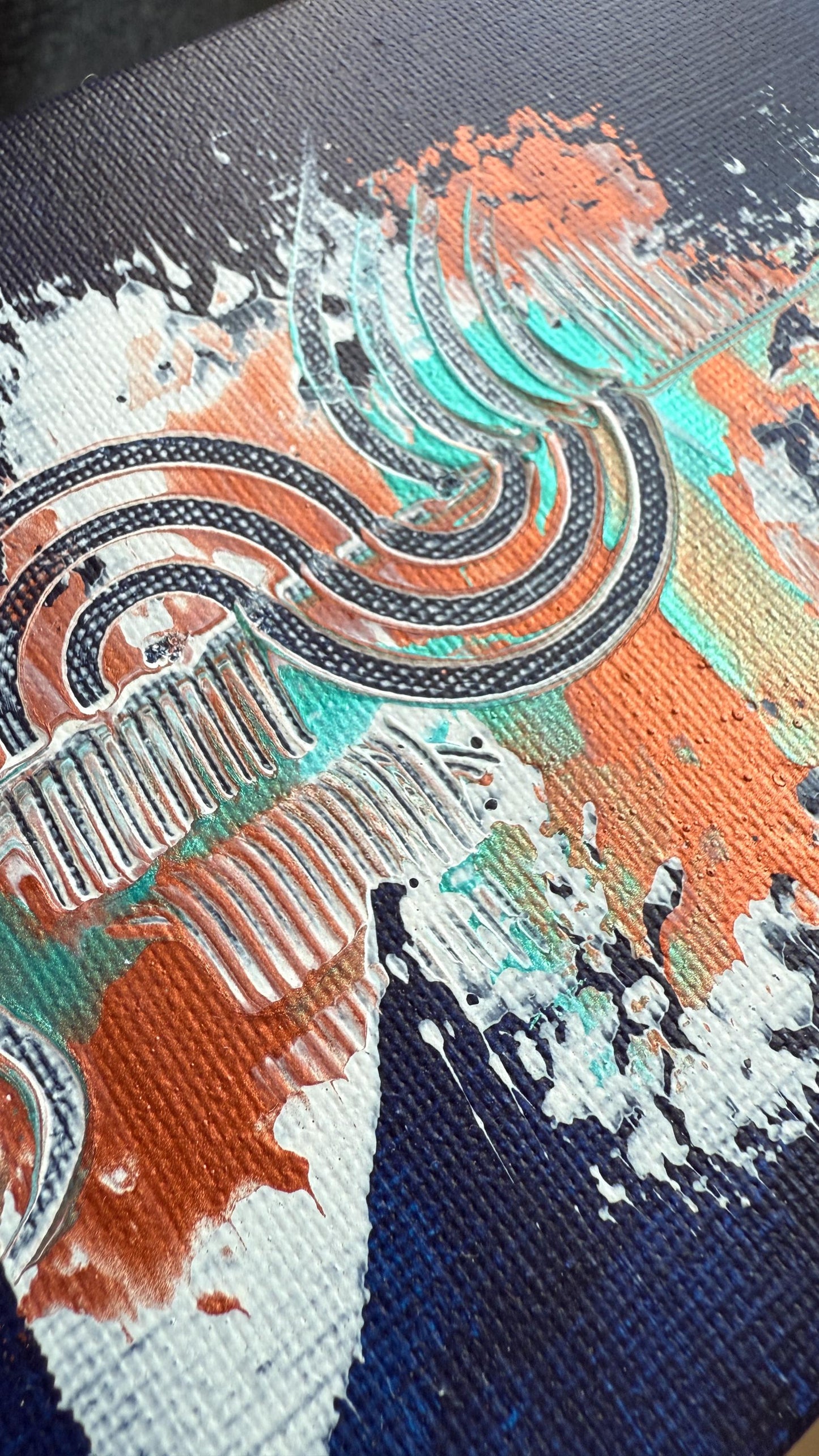 moderne kunst online kaufen: Mini Leinwand inclusive Staffelei fin Dunkelblau, Türkis und Kupfer.