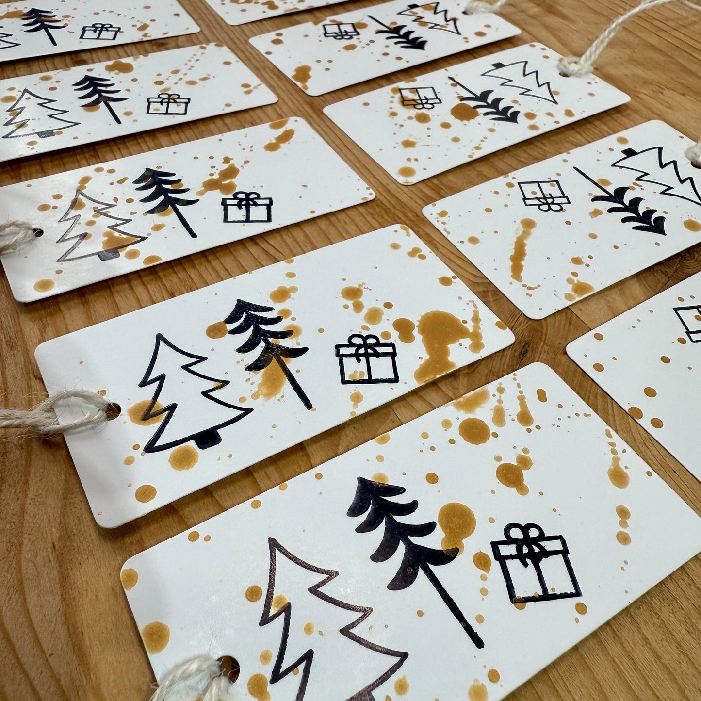 10er Set Original Geschenkanhänger Tannenbaum Schwarz Gold