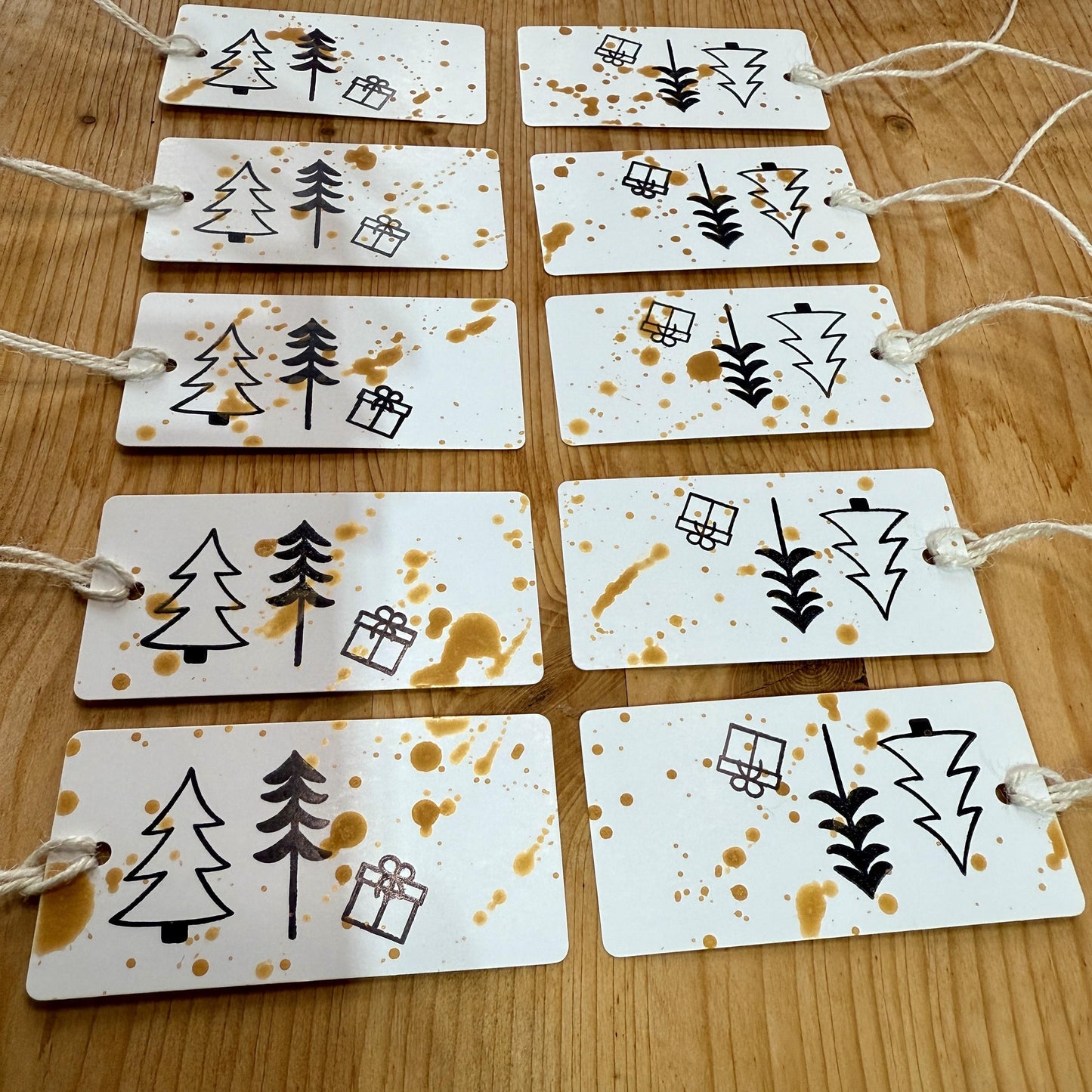 10er Set Original Geschenkanhänger Tannenbaum Schwarz Gold